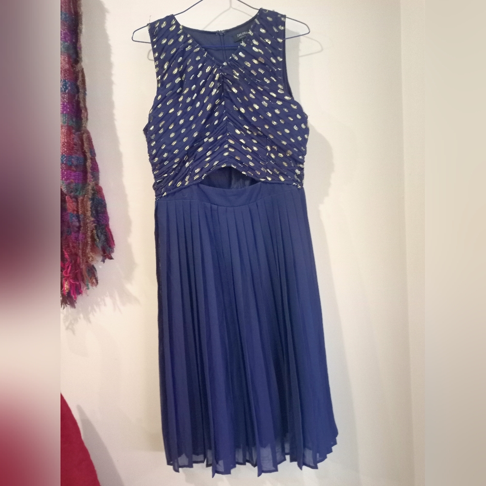 Zalora premium cut out midi dress with a pleat skirt size L / 16